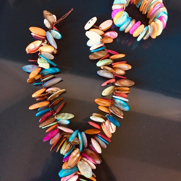 Stunning Multi-Color Necklace - Picture 2 of 7